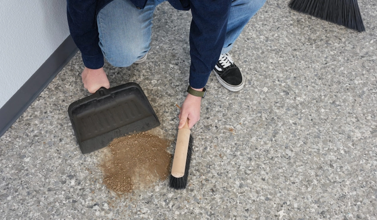 Easy to clean garage epoxy flake flooring